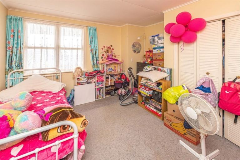 Photo of property in 10 Leamington Street, Castlecliff, Whanganui, 4501