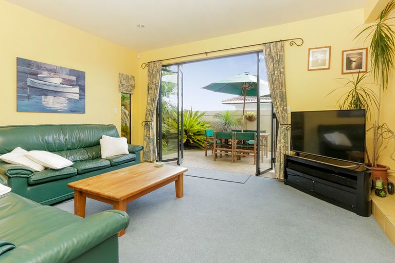 Photo of property in 123 Golf Road, Titirangi, Auckland, 0600