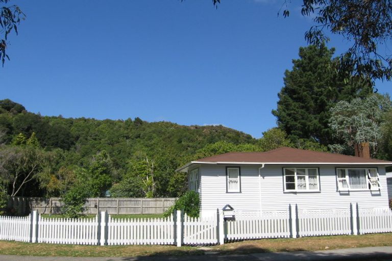 Photo of property in 12 Molloys Road, Te Marua, Upper Hutt, 5018