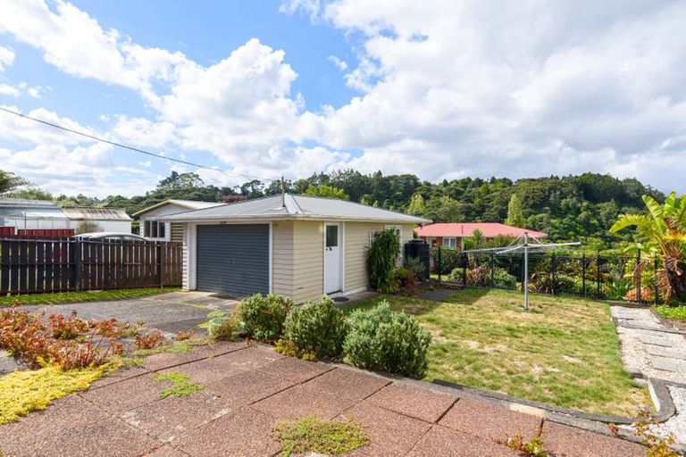Photo of property in 18 Huruhuru Road, Massey, Auckland, 0614
