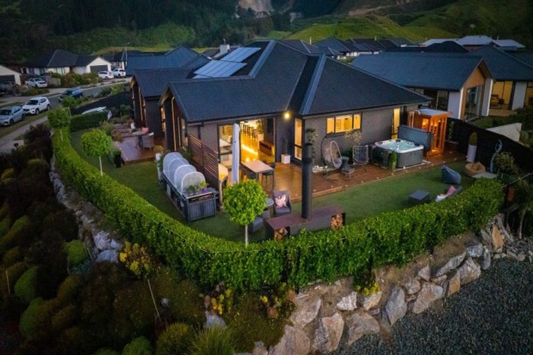 Photo of property in 17 Huntaway Close, Stoke, Nelson, 7011