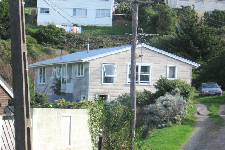 Photo of property in 16 Taupiri Crescent, Titahi Bay, Porirua, 5022