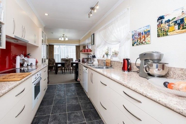 Photo of property in 16 Montjoy Street, Stratford, 4332