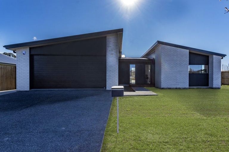 Photo of property in 18 Salkeld Place, Woodend, 7610