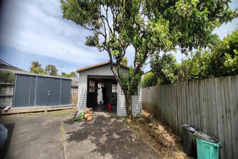 Photo of property in 32 Glen Road, Ranui, Auckland, 0612