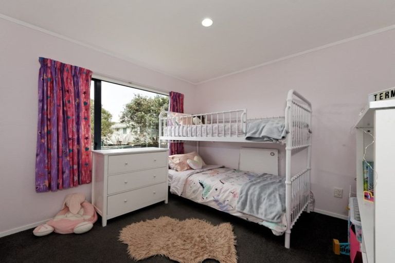 Photo of property in 6 Cloghan Close, Massey, Auckland, 0614