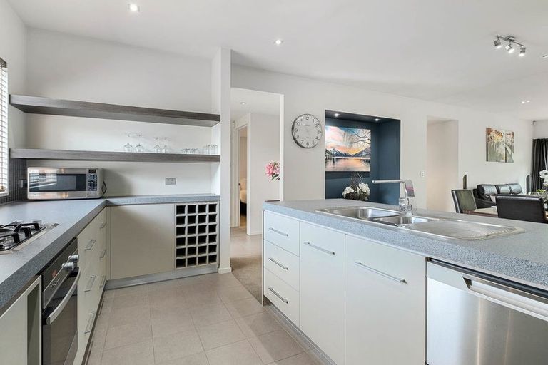 Photo of property in 8a Hallenstein Street, Queenstown, 9300