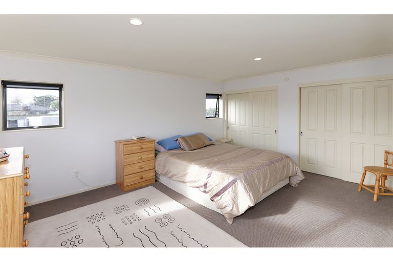 Photo of property in 21 Samara Place, Clendon Park, Auckland, 2103