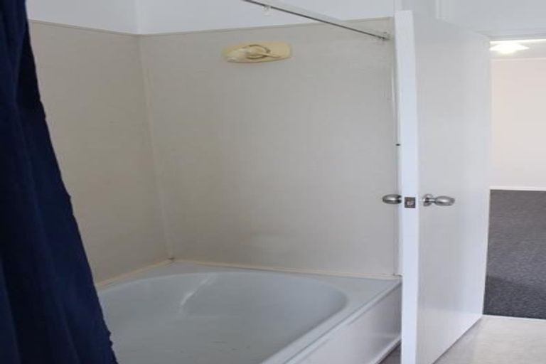 Photo of property in 7/38 Edmonton Road, Henderson, Auckland, 0612