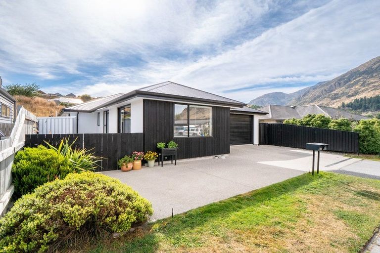 Photo of property in 8 Peterley Road, Lower Shotover, Queenstown, 9304