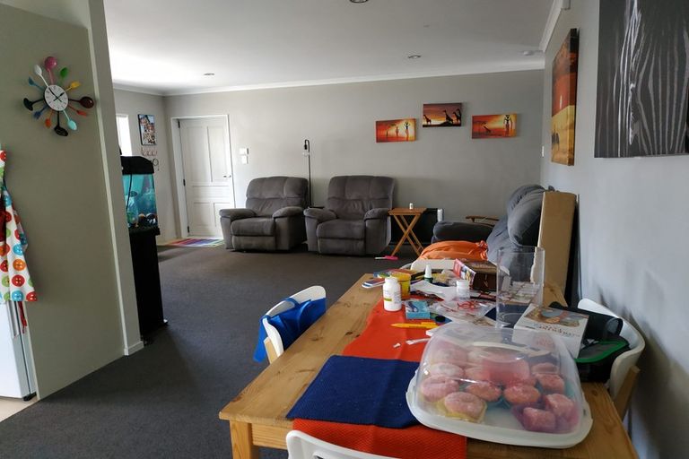 Photo of property in 2/27 Rice Crescent, Papakura, 2110
