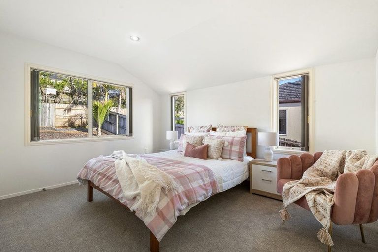 Photo of property in 6 Kittiwake Drive, Schnapper Rock, Auckland, 0632