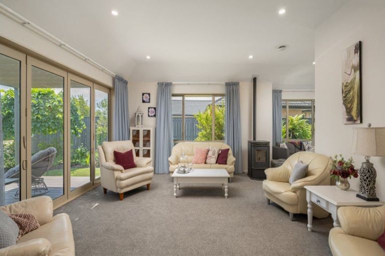 Photo of property in 32 Magnolia Drive, Springlands, Blenheim, 7201