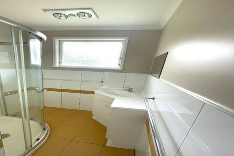 Photo of property in 76 Fitzwater Place, Henderson, Auckland, 0612