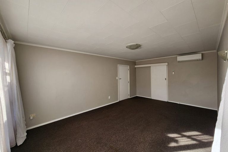 Photo of property in 1/6 Moeraki Road, Maoribank, Upper Hutt, 5018