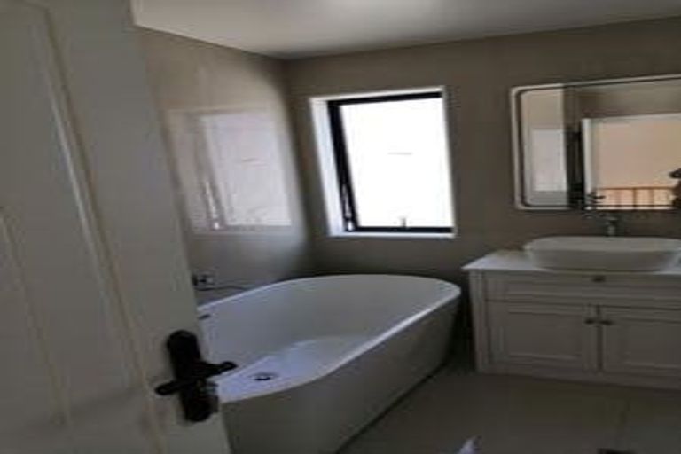 Photo of property in 31 Lawson Creek Street, Massey, Auckland, 0614