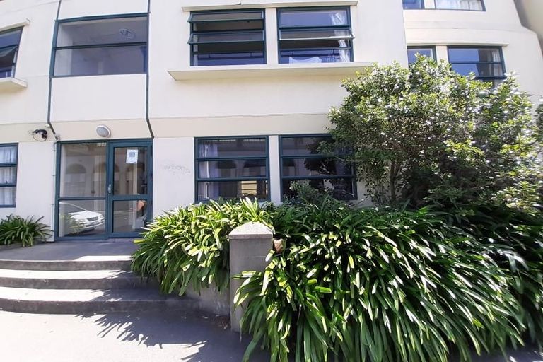 Photo of property in Te Awhina Apartments, 19/22u Sussex Street, Mount Cook, Wellington, 6021