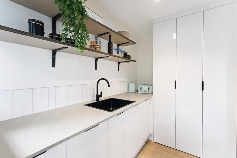 Photo of property in 5 Gallony Avenue, Massey, Auckland, 0614