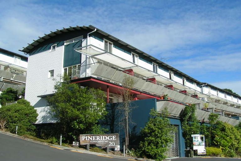 Photo of property in 4h/20 Ian Marwick Place, Birkenhead, Auckland, 0626