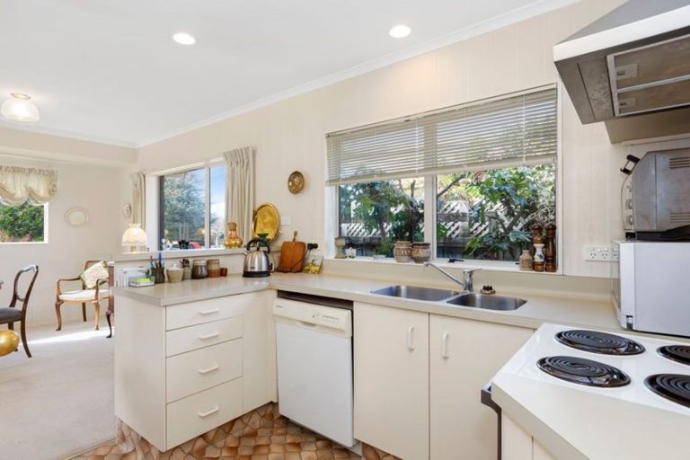 Photo of property in 18 Balmacewen Place, Mount Maunganui, 3116