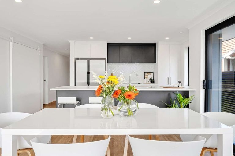Photo of property in 51a Selwyn Crescent, College Estate, Wanganui, 4500