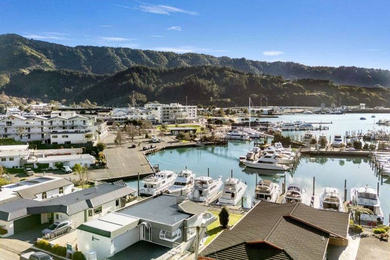 Photo of property in 39 Waikawa Road, Picton, 7220