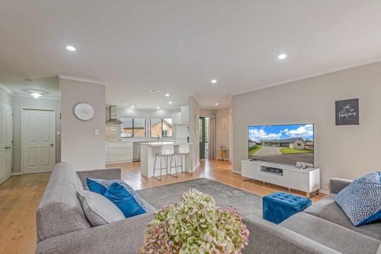 Photo of property in 19 Strachan Way, Highbury, Palmerston North, 4412