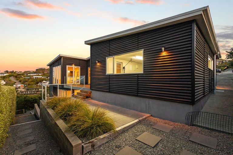 Photo of property in 5 Craigieburn Lane, Mount Pleasant, Christchurch, 8081