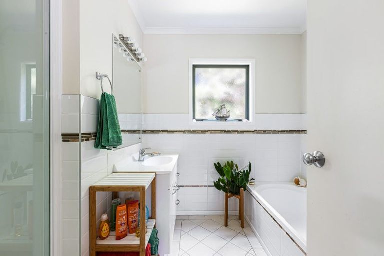 Photo of property in 41 Hammond Avenue, Hatfields Beach, Orewa, 0931