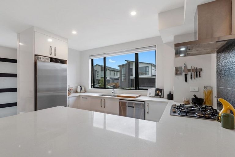 Photo of property in 28 Kearns Drive, Hobsonville, Auckland, 0616