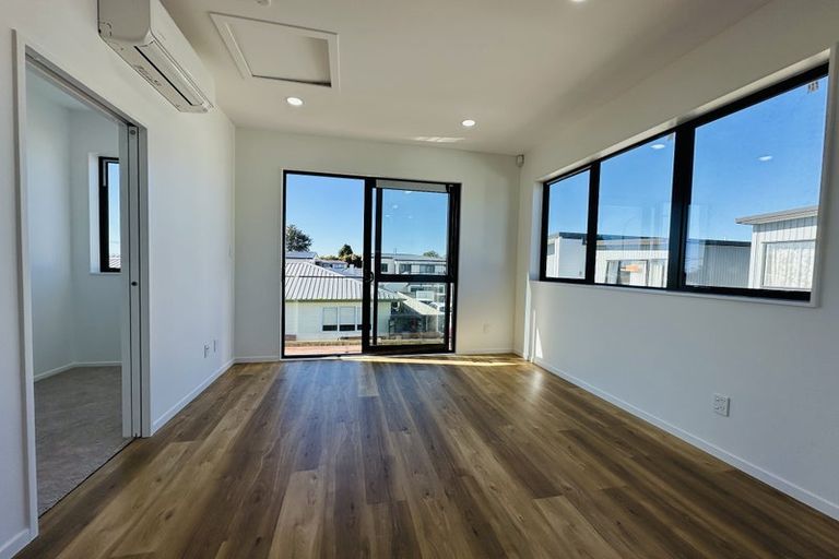 Photo of property in 1a Edward Avenue, Orewa, 0931