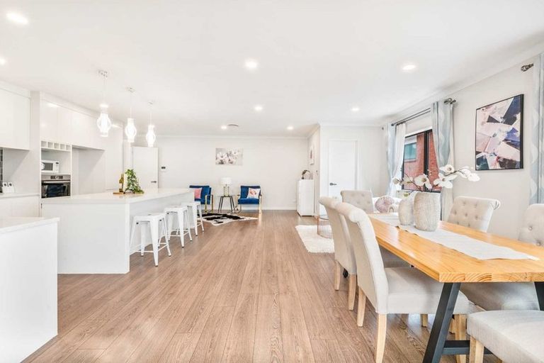 Photo of property in 27 Casheltown Way, Flat Bush, Auckland, 2019