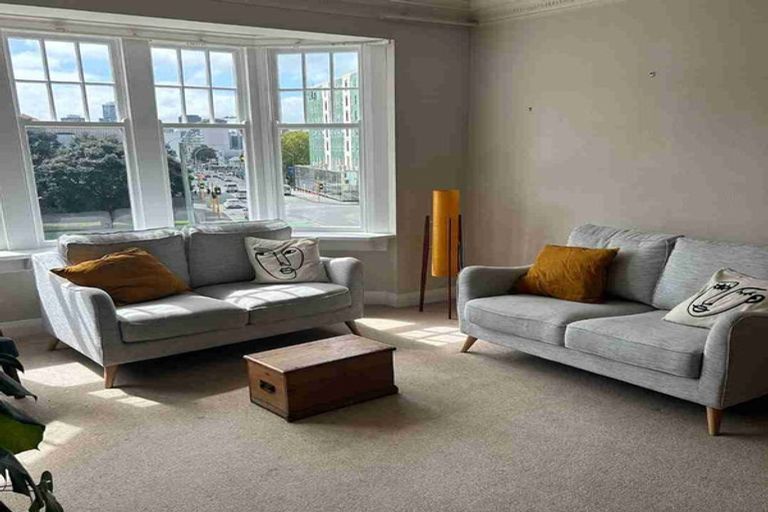 Photo of property in Pukehinau Flats, 1u4 Brooklyn Road, Mount Cook, Wellington, 6011