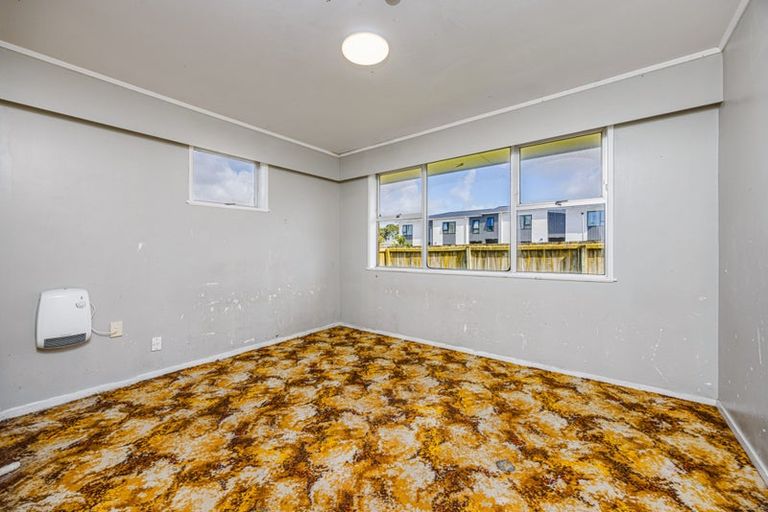 Photo of property in 11 Blanes Road, Weymouth, Auckland, 2103