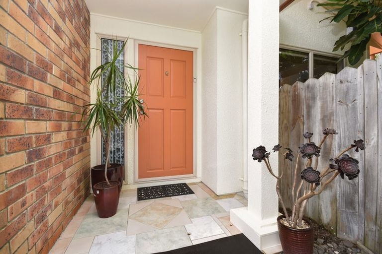 Photo of property in 20 Longview Rise, Massey, Auckland, 0614