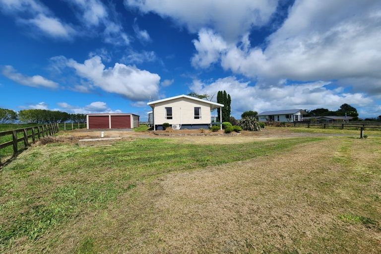 Photo of property in 15 Locket Road, Glenfield, Auckland, 0629