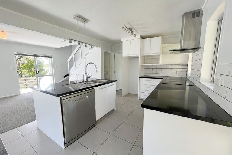 Photo of property in 43 Hutchinson Avenue, New Lynn, Auckland, 0600