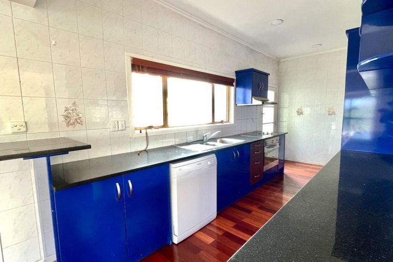 Photo of property in 15 Lake Road, Northcote, Auckland, 0627