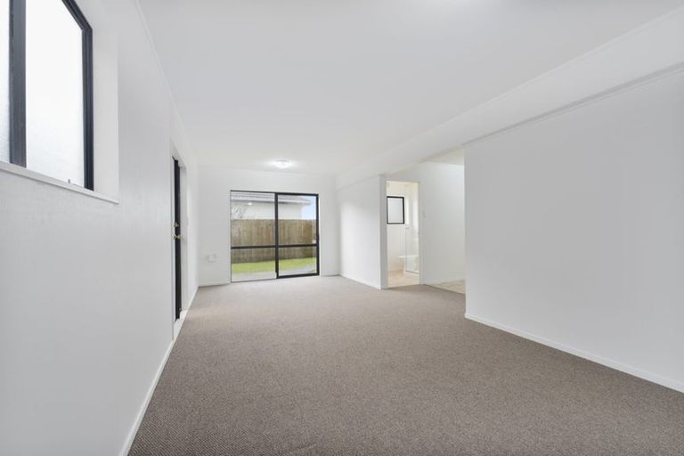 Photo of property in 4229 Great North Road, Glendene, Auckland, 0602