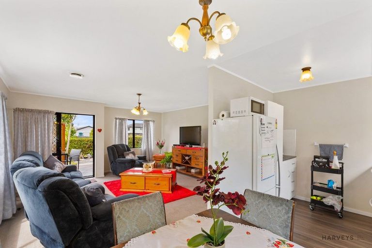 Photo of property in 42 Godley Road, Green Bay, Auckland, 0604