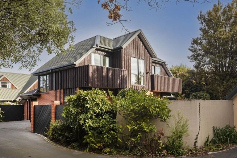 Photo of property in 2/77 Hinau Street, Riccarton, Christchurch, 8041