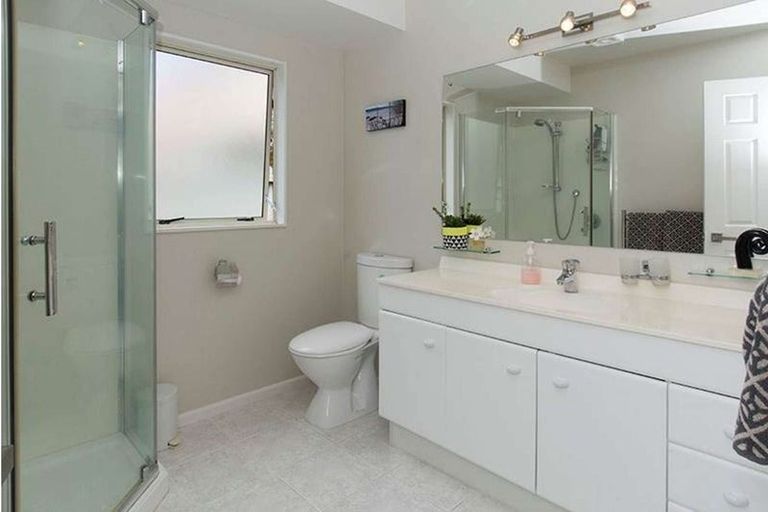 Photo of property in 10 Ambleside Drive, Northpark, Auckland, 2013