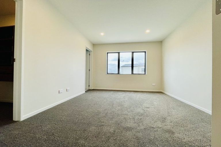 Photo of property in 30 Auranga Drive, Karaka, 2113