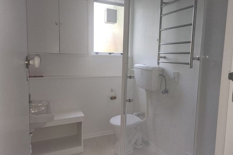 Photo of property in 3b Ridd Crescent, Karori, Wellington, 6012