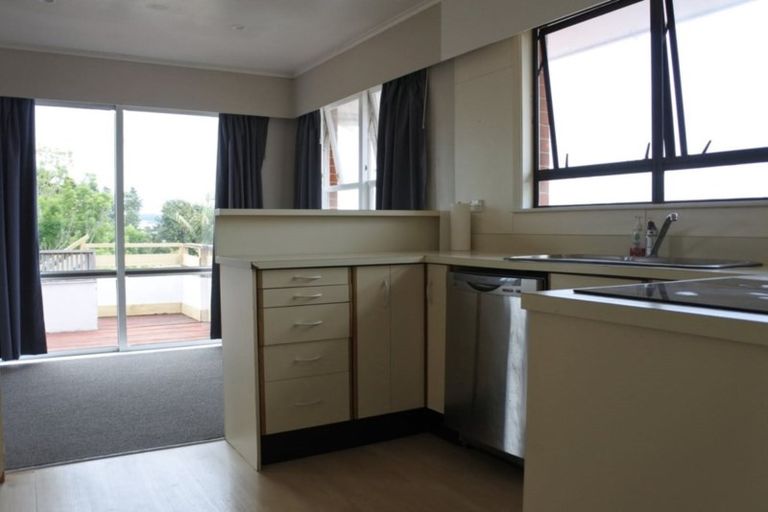 Photo of property in 33 School Road, Te Atatu South, Auckland, 0610