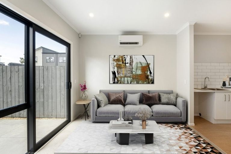 Photo of property in 2/17 Samuel Marsden Place, Whenuapai, 0618
