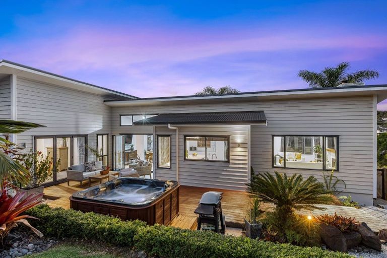 Photo of property in 57 Waldorf Crescent, Orewa, 0931