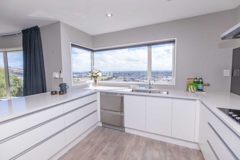 Photo of property in 15 Valley View, Mount Pleasant, Christchurch, 8081