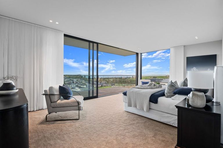 Photo of property in 15 Ridgelea Road, Long Bay, 0792