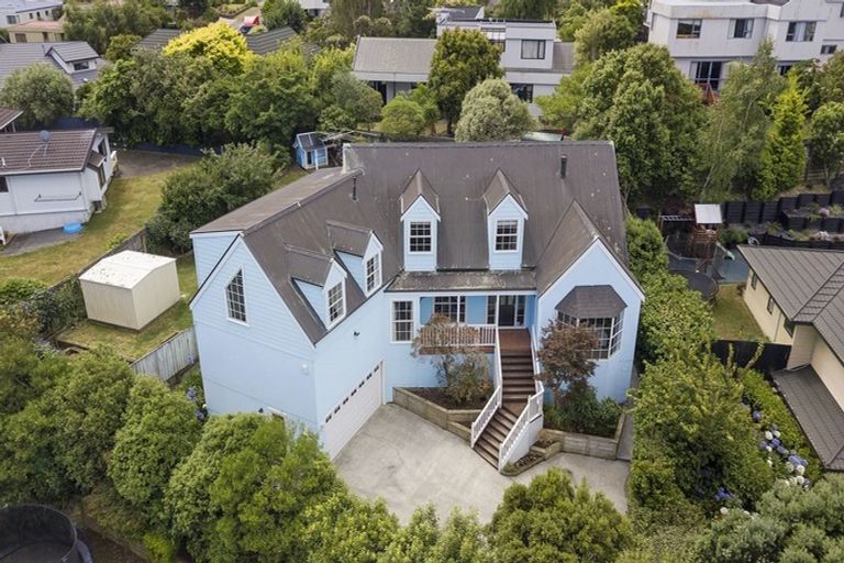 Photo of property in 24 Saunders Close, Whitby, Porirua, 5024